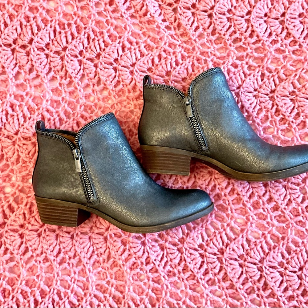 LUCKY BRAND Stylish Gray Ankle Boots